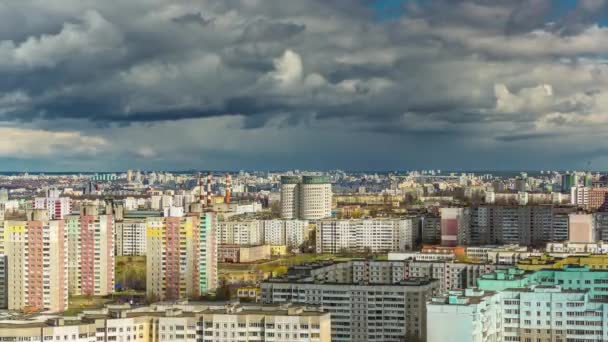 Minsk ciudad sol luz techo panorama 4k time lapse — Vídeo de stock