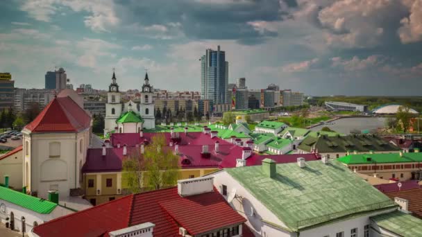 Minsk città giornata di sole centro storico tetti colorati 4k time lapse — Video Stock