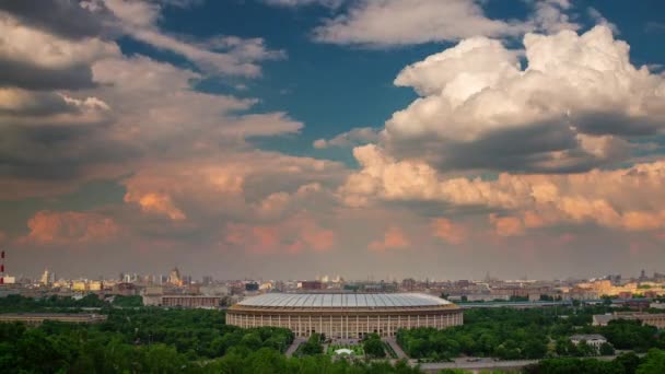 Moscow verano día luzhniki estadio vorobyovy gory 4k time lapse russia — Vídeos de Stock