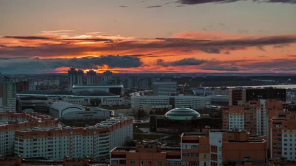 Minsk şehir günbatımı gökyüzü çatı üst panorama 4k zaman atlamalı — Stok video