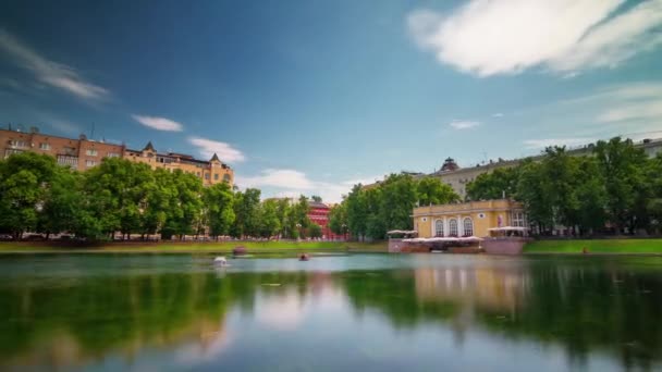 Summer day moscow patriarch ponds panorama 4k time lapse russia — ストック動画