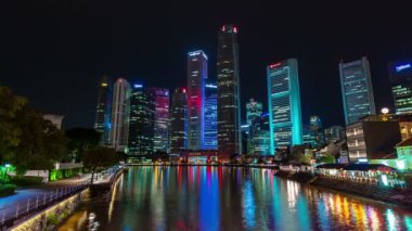 Singapur şehir merkezinde 4 k zaman sukut parlak gece lambası