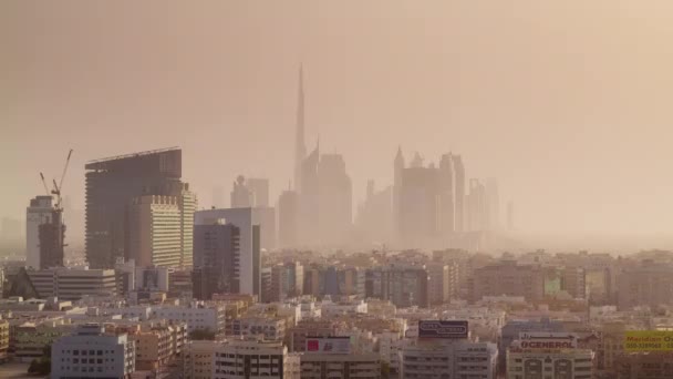 Pôr do sol fumaça dubai cidade no centro de deira panorama 4 tempo k lapso Emirados Árabes Unidos — Vídeo de Stock