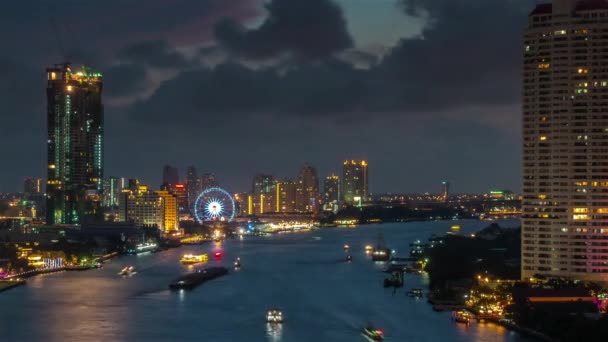Crepúsculo crepúsculo telhado topo chao phraya rio tráfego panfleto panorama 4k tempo lapso tailândia — Vídeo de Stock