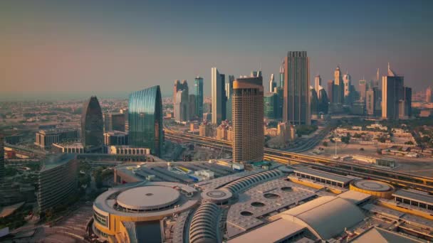 Panorama di Dubai città centro tetto tramonto hotel top 4 tempo k lasso Emirati Arabi Uniti — Video Stock