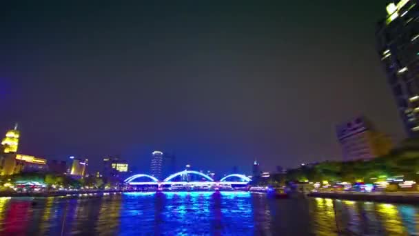 Čína guangzhou noční osvětlení turistické lodi řeku jezdit 4 k časová prodleva — Stock video