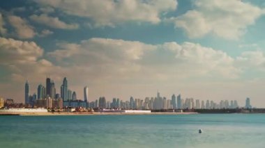 yaz günü downtown dubai Yat Limanı palmiye panorama 4 k zaman atlamalı Birleşik Arap Emirlikleri