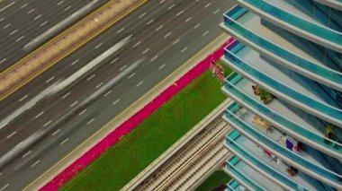 dubai şehir trafik yol otel merdiven balkon çatı üstten görünüm 4 k zaman sukut Birleşik Arap Emirlikleri