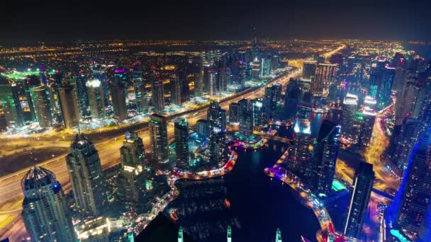 Gece ışık dubai marina şehir çatı üst panorama 4 k zaman atlamalı Birleşik Arap Emirlikleri — Stok video