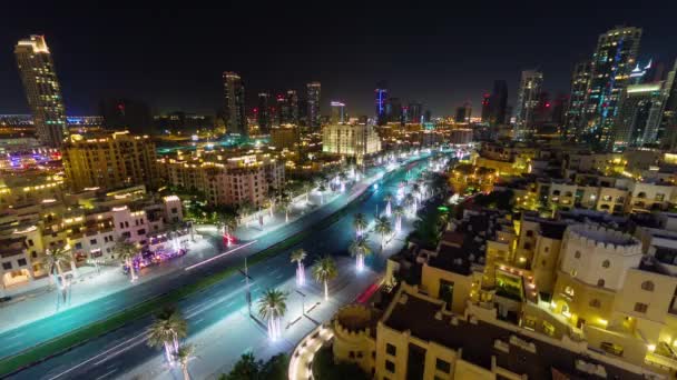 迪拜的夜晚照明市中心交通街道鸟查看 4 k 时间推移阿拉伯联合酋长国 — 图库视频影像