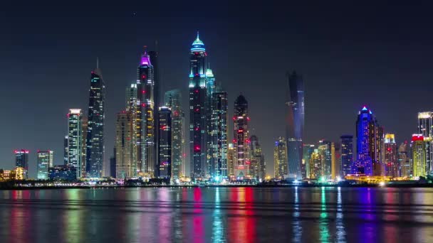 Dubai marina luz nocturna iluminación palmera bahía panorama 4k time lapse united arab emirates — Vídeos de Stock