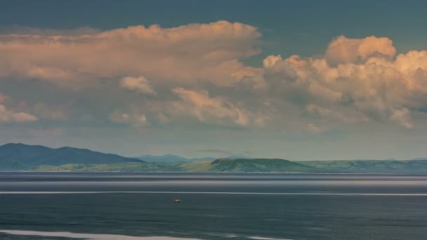 Giornata estiva vladivostok baia lato lungomare panorama 4k time lapse russia — Video Stock