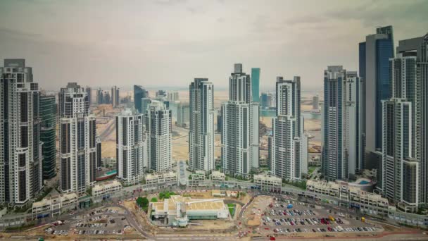 Dubai şehir iş defne çatı üst panorama 4 k zaman sukut Birleşik Arap Emirlikleri — Stok video