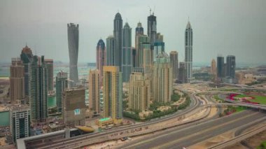 Dubai marina şehir sabah jbr çatı üst panorama 4 k zaman atlamalı Birleşik Arap Emirlikleri