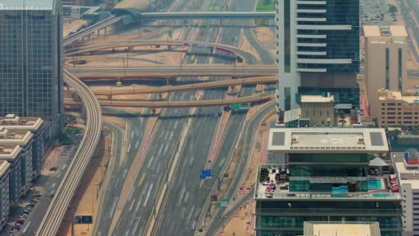 Dubai caliente día tráfico carretera junction close up azotea vista superior 4k time lapse united árabe emirates — Vídeos de Stock