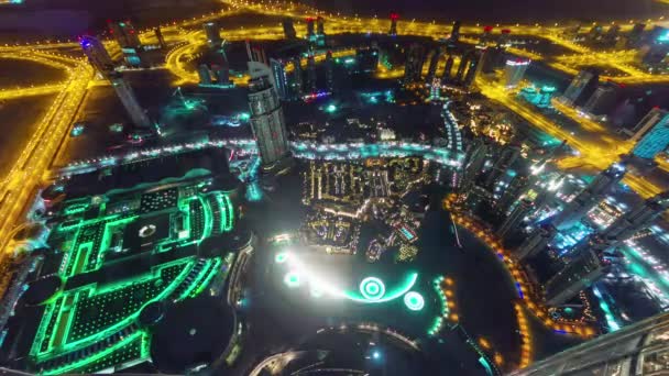 Iluminação noturna Dubai mundo mais alto edifício fonte vista 4k tempo lapso emirados árabes unidos — Vídeo de Stock