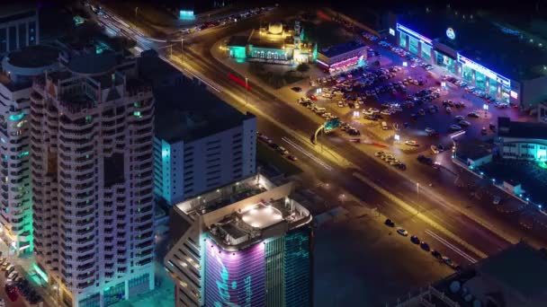 Dubai noche iluminación aparcamiento tráfico calle azotea vista superior 4k time lapse united arab emirates — Vídeos de Stock