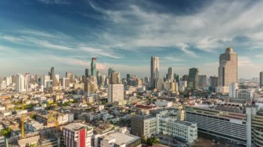 güneşli gün otel çatı üst cityscape 4 k zaman sukut bangkok panorama Tayland