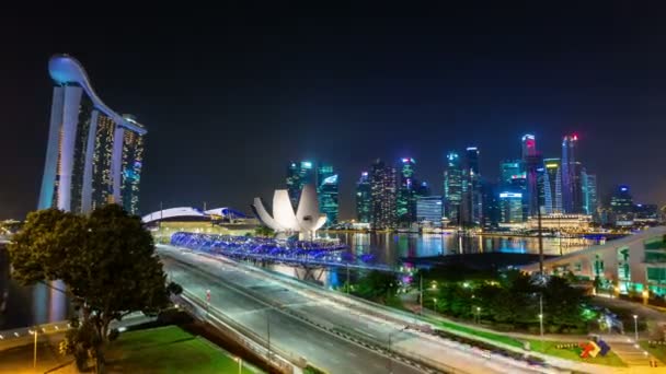 Trafik yol gece ışık ünlü Singapur otel 4k zaman atlamalı — Stok video