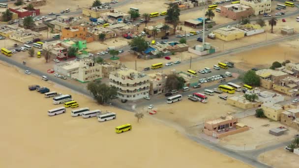 Dubai stad industriële deel 4k bus parkeren dak bovenaanzicht 4 k tijd vervallen Verenigde Arabische Emiraten — Stockvideo