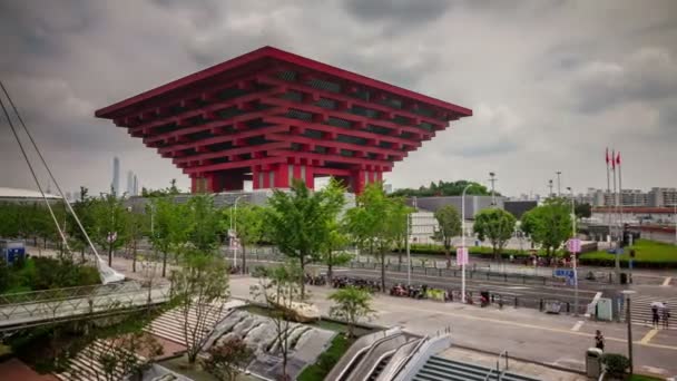Molnig himmel world expo Kina paviljong 4 k tid förflutit från shanghai — Stockvideo