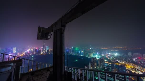 China noite luz Shenzhen telhado topo da cidade redondo panorama 4k lapso de tempo — Vídeo de Stock