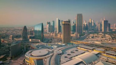 gün batımı dubai dünya ünlü otel çatı üst şehir Panoraması 4 k zaman atlamalı Birleşik Arap Emirlikleri