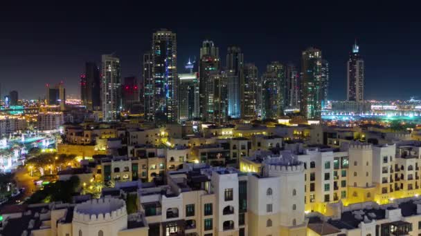 Dubai éjszaka épületek világítási tető felső városi panoráma 4 k idő telik el, Egyesült arab Emírségek — Stock videók