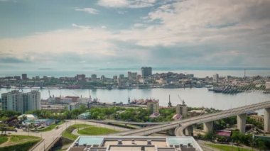 güneşli bir gün endüstriyel liman koyu vladivostok panorama 4 k zaman sukut Rusya