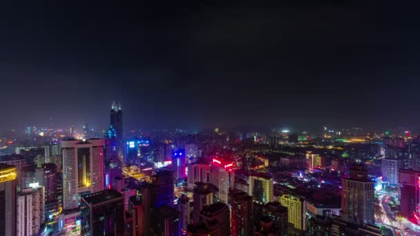 China noite luz telhado topo Shenzhen cidade panorama 4k time lapse — Vídeo de Stock