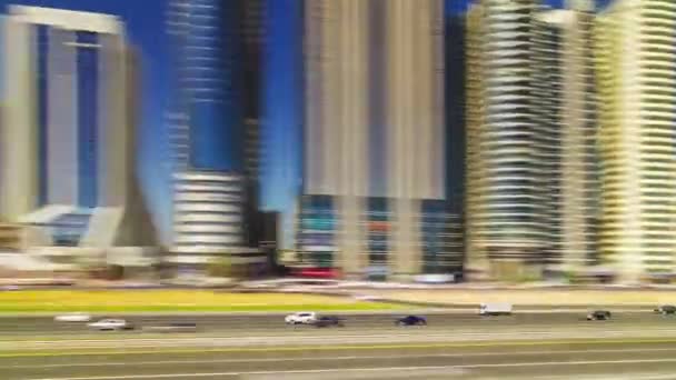 4 k zaman atlamalı Birleşik Arap Emirlikleri Dubai şehir güneşli gün metroyla penceresini görüntülemek — Stok video