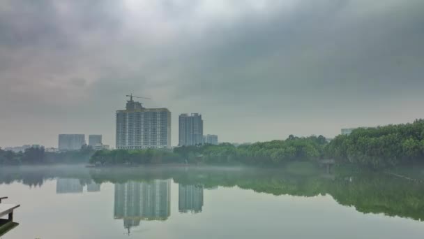 China día crepúsculo guangzhou ciudad estanque panorama 4k lapso de tiempo — Vídeo de stock