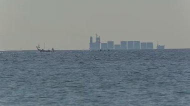 Tayland yaz ışık plaj görünümü ufuk balıkçı teknesi hd phuket