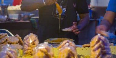 Ocak 2016 - Tayland phuket şehir gece ünlü pazarı gıda mahkeme hd