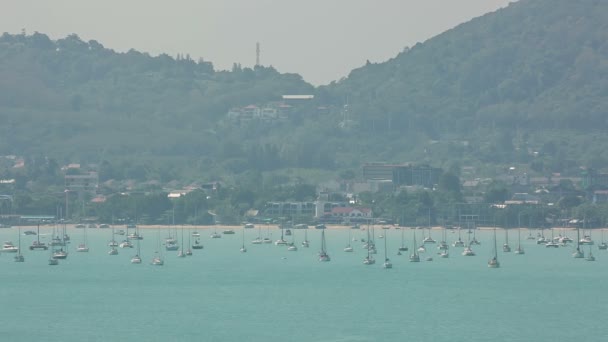 Thailand zomer dag jacht en zeilboot park kust lijn panorama hd phuket — Stockvideo