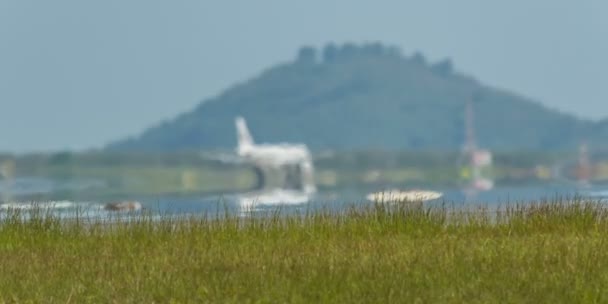 Ταϊλάνδη καλοκαίρι ημέρα θόλωσης εκτόξευση αέρα απλά βόλτα αεροδρόμιο Πανόραμα hd — Αρχείο Βίντεο