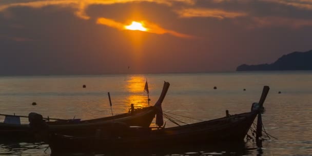 Tailândia pôr-do-sol tempo praia barco parque panorama hd phuket — Vídeo de Stock