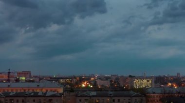 Beyaz Rusya yaz alacakaranlık şehir merkezi çatı üst panorama 4 k zaman sukut minsk