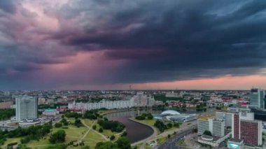 Beyaz Rusya fırtına günbatımı gökyüzü minsk Merkezi nehir defne hava panorama 4k zaman atlamalı