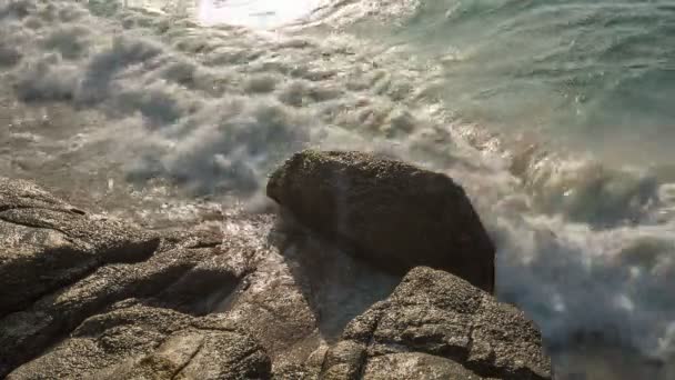 Tailandia verano puesta del sol luz libertad playa olas hd phuket — Vídeo de stock