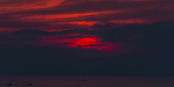 Tailândia pôr do sol tempo sol vermelho para baixo a água panorama hd phuket — Vídeo de Stock