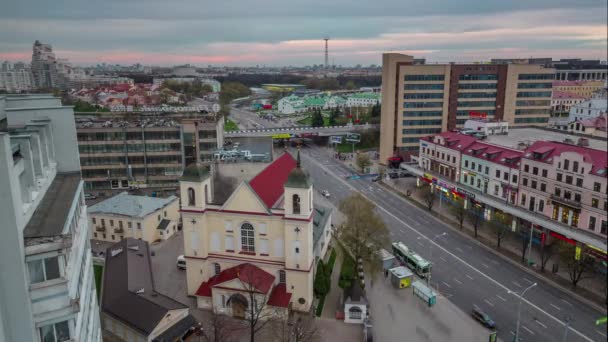 Belarus crepúsculo puesta de sol nemiga ciudad azotea panorama 4k time lapse — Vídeo de stock