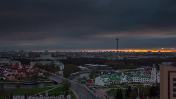 Bělorusko západu slunce obloha centrum střecha horní panorama města 4 k čas zanikla minsk — Stock video