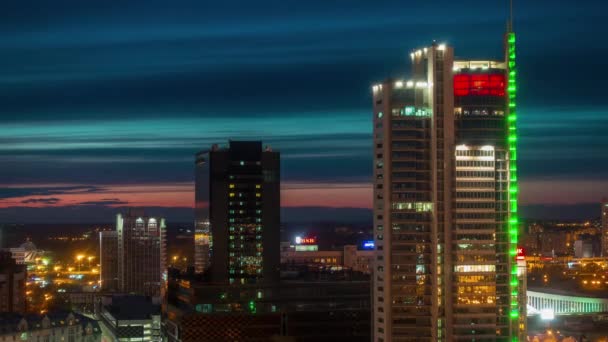 Belarus puesta del sol minsk centro de la ciudad iluminación techo panorama 4k time lapse — Vídeo de stock