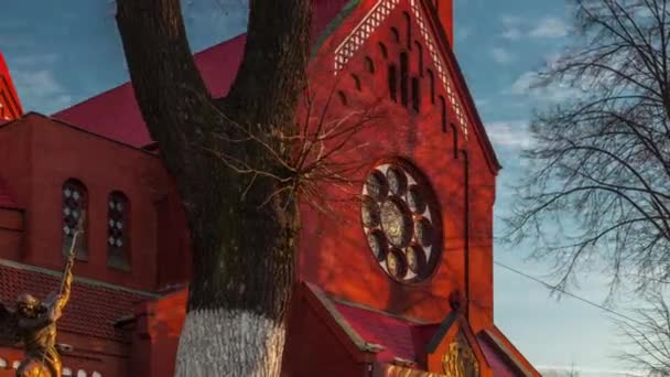 Weißrussland Sonnenuntergang Licht berühmten Minsk rot katholischen Kirche 4k Zeitraffer — Stockvideo