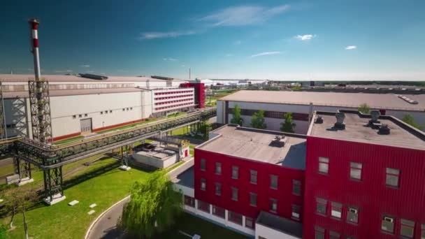 Bělorusko letní slunečný den kov továrna vnější panorama 4k časová prodleva — Stock video