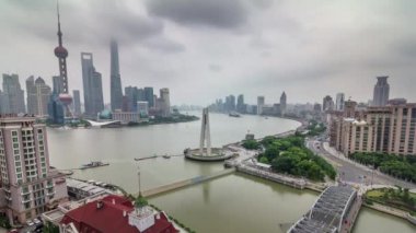 çatı üst hava nehir defne yağmurlu bir gün panorama 4 k Şanghay zaman atlamalı Çin