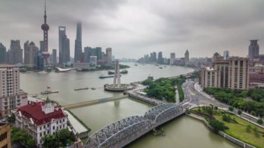 yağmurlu bir gün hava nehir defne Rating Nehri Panoraması 4 k Şanghay zaman atlamalı Çin