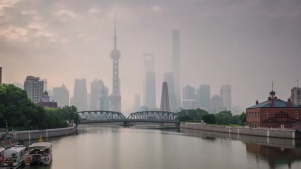 Shanghai Stadt Morgen Nebel Fluss Bucht Brücke panorama 4k Zeitraffer China — Stockvideo