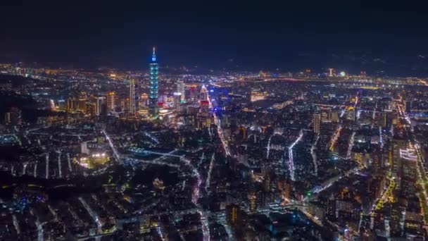 Flygning Över Taipei Stad Centrum Natt Belysning Antenn Panorama Timelapse Royaltyfri Stockvideo